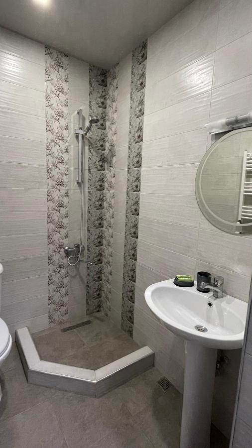 Home Apartments Батуми Екстериор снимка